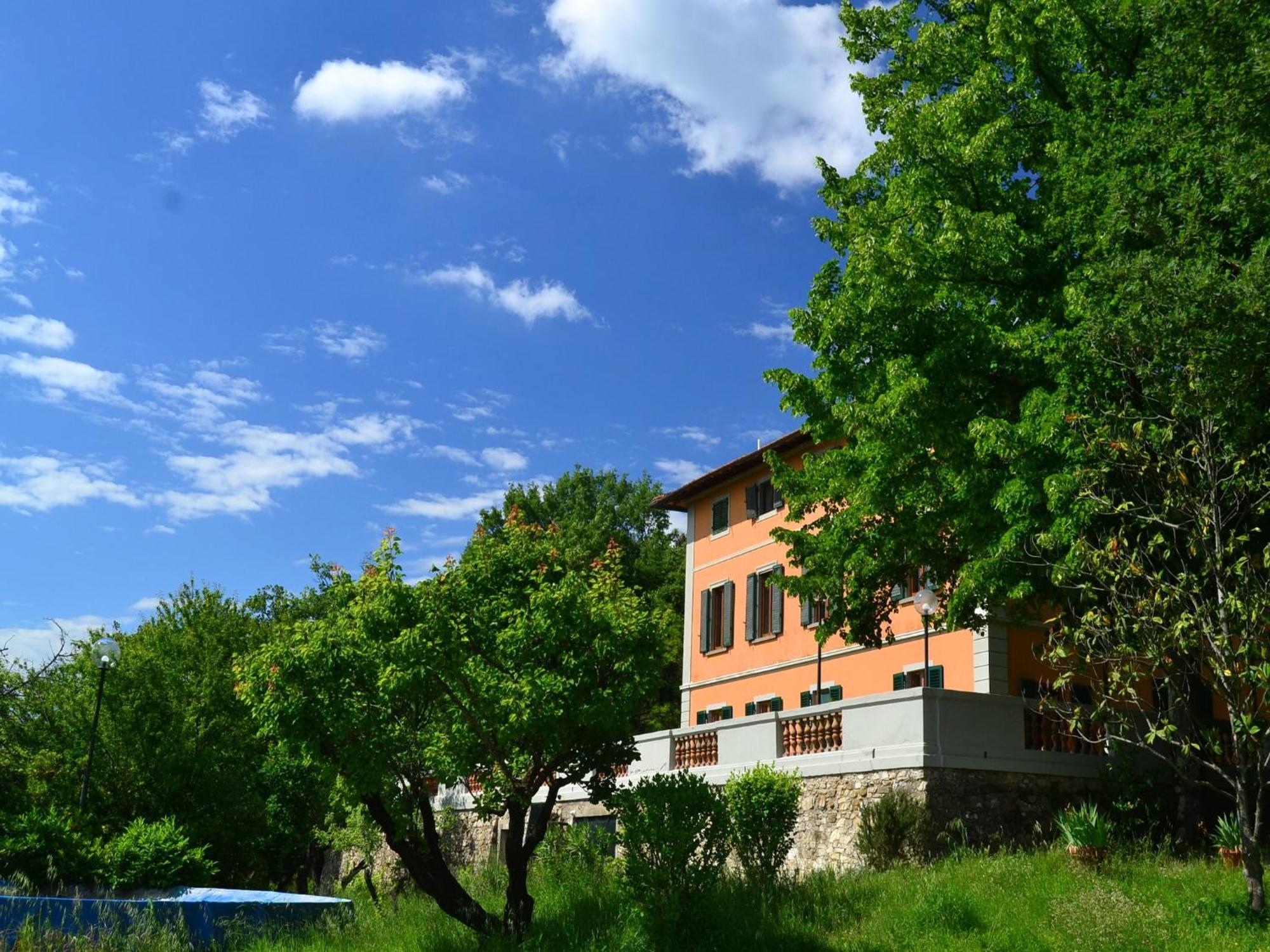Lovely Holiday Home In Montefiridolfi With Hill View エクステリア 写真